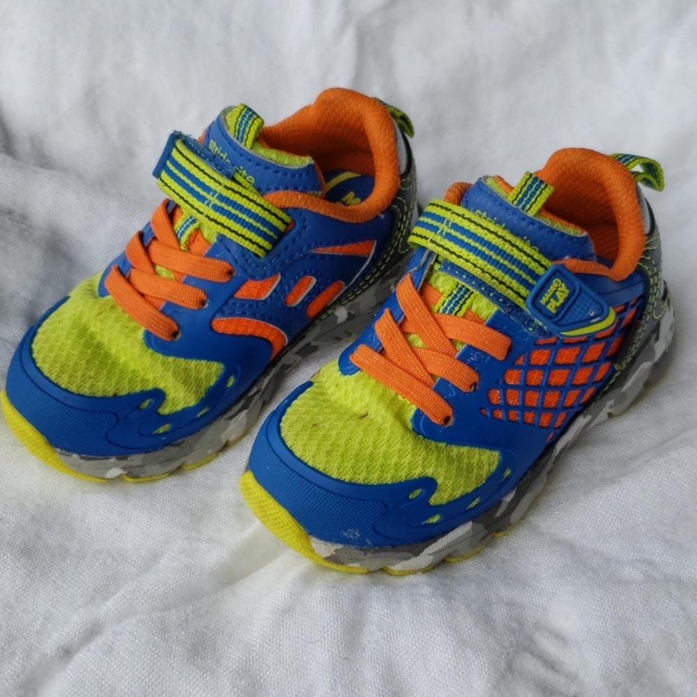 stride rite made2play Breccen tennis shoes